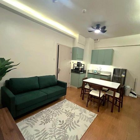Pioneer Woodlands Bed & Breakfast Mandaluyong Екстериор снимка