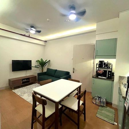 Pioneer Woodlands Bed & Breakfast Mandaluyong Екстериор снимка