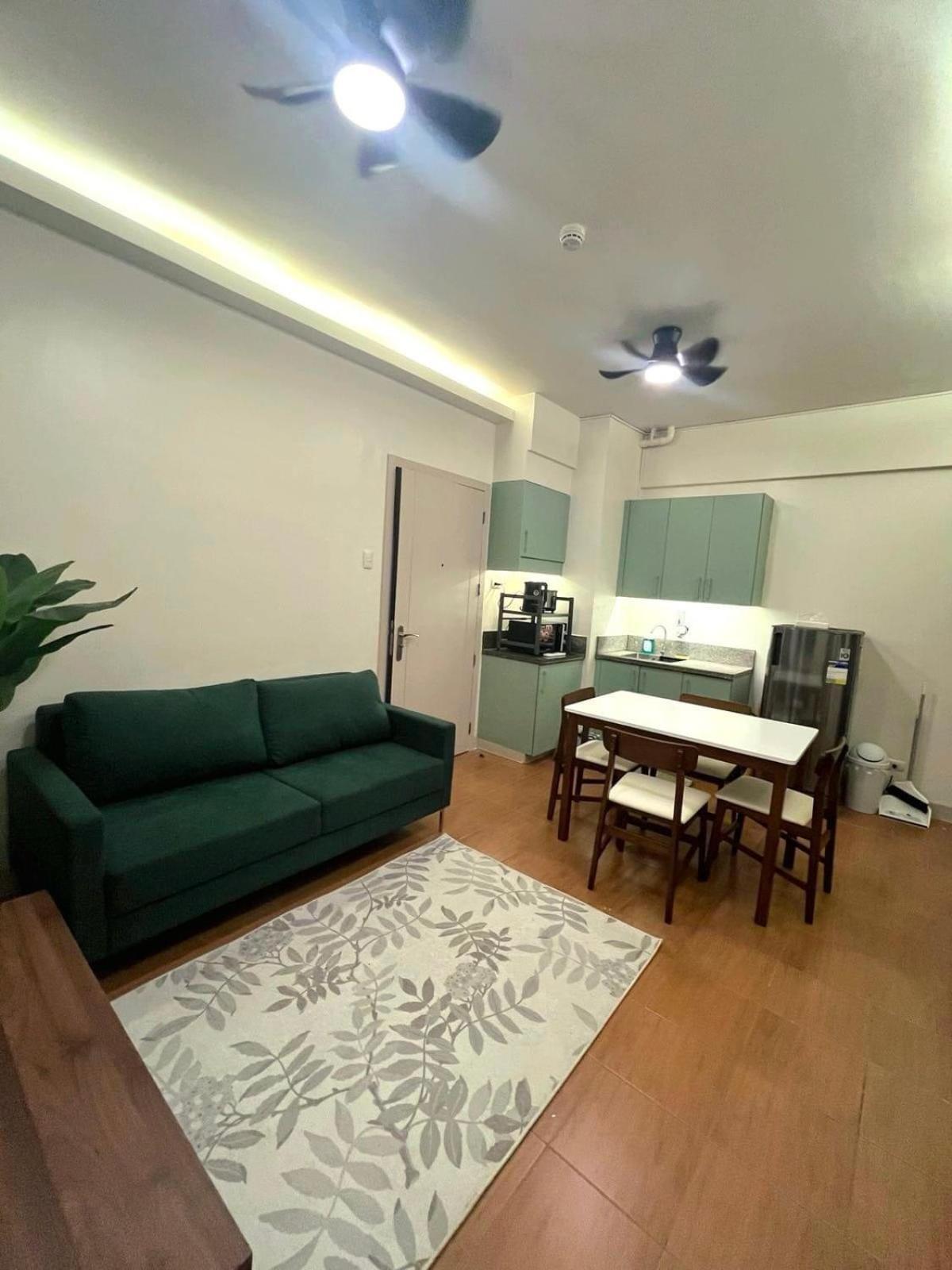 Pioneer Woodlands Bed & Breakfast Mandaluyong Екстериор снимка