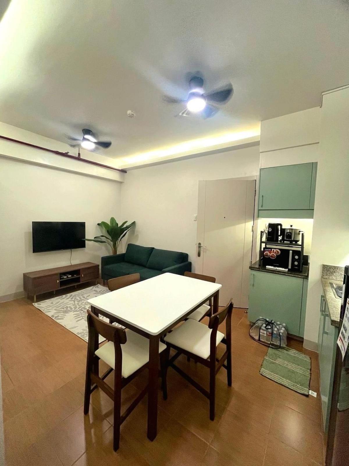 Pioneer Woodlands Bed & Breakfast Mandaluyong Екстериор снимка