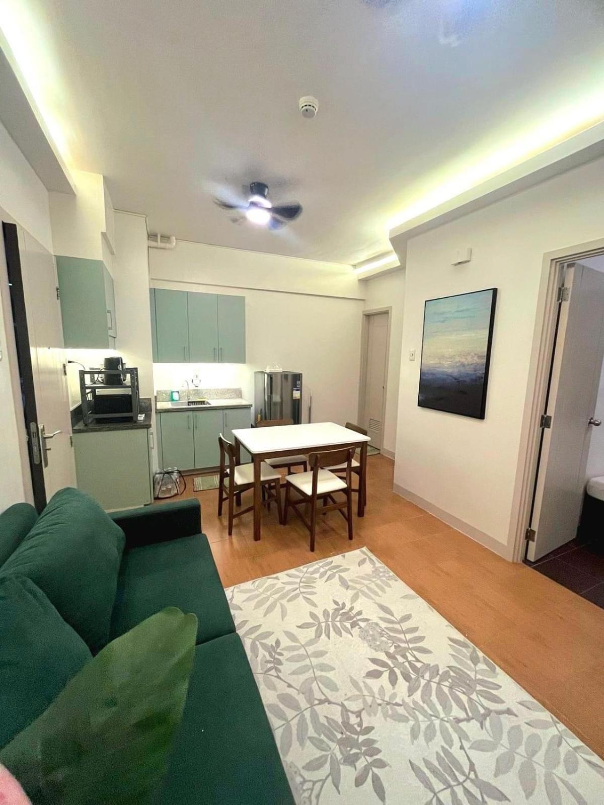 Pioneer Woodlands Bed & Breakfast Mandaluyong Екстериор снимка